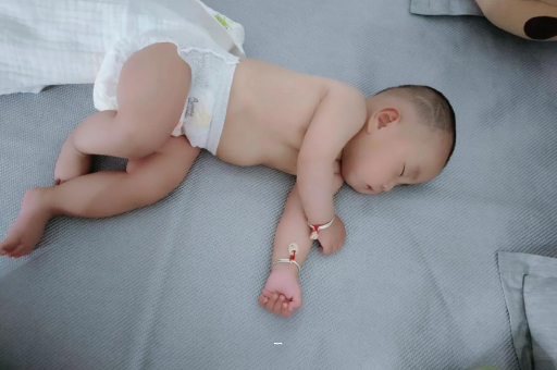 曲靖宝宝多久会抬头 曲靖宝宝多久会抬头